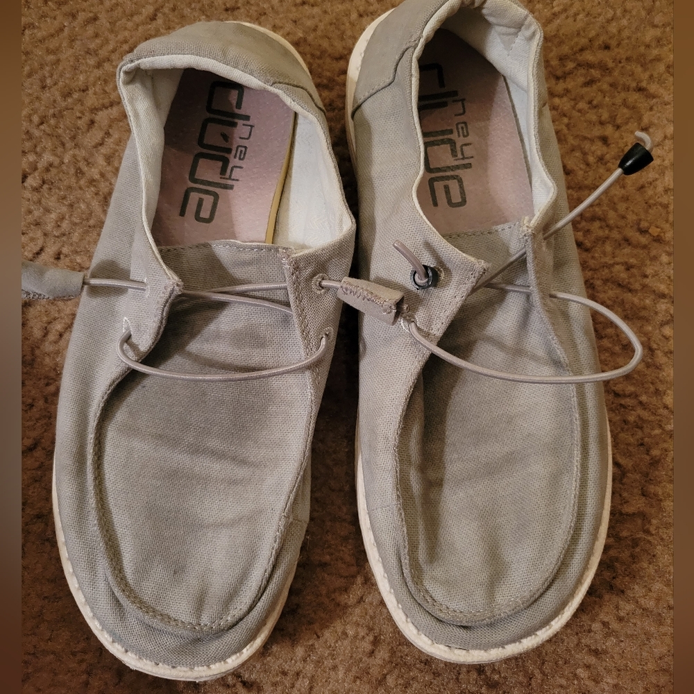 Hey Dude Womens 10. Light Grey.